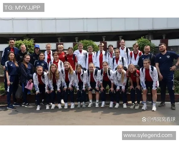 女明星与足球明星的恋情传闻引发热议背后的真相与内幕揭秘